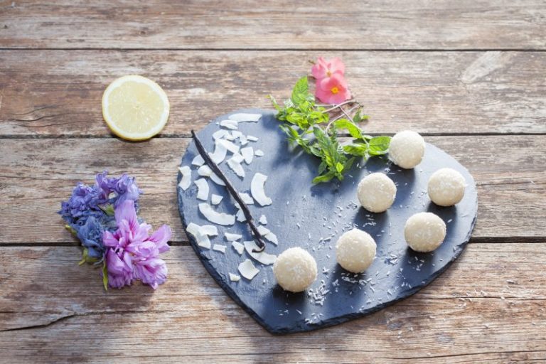 Homemade Raw Vegan Raffaello Coconut Balls