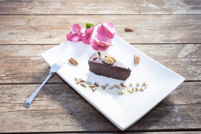 Raw Vegan Chocolate & Walnut Cake